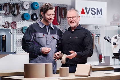 使用 VSM XELERION 磨削金属表面