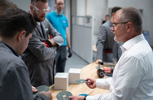 为专业人士量身定制的磨削研讨会