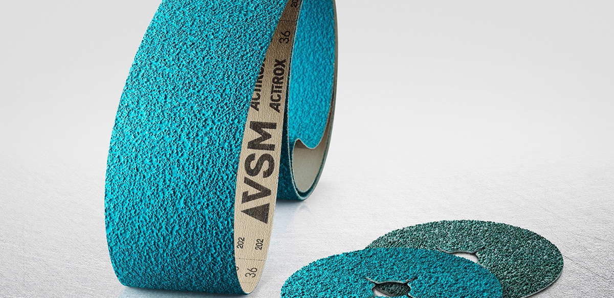 用于非合金钢的具有三角形磨料颗粒的新型钢纸磨片