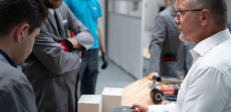 在培训时的 VSM 培训员 Michael Langer